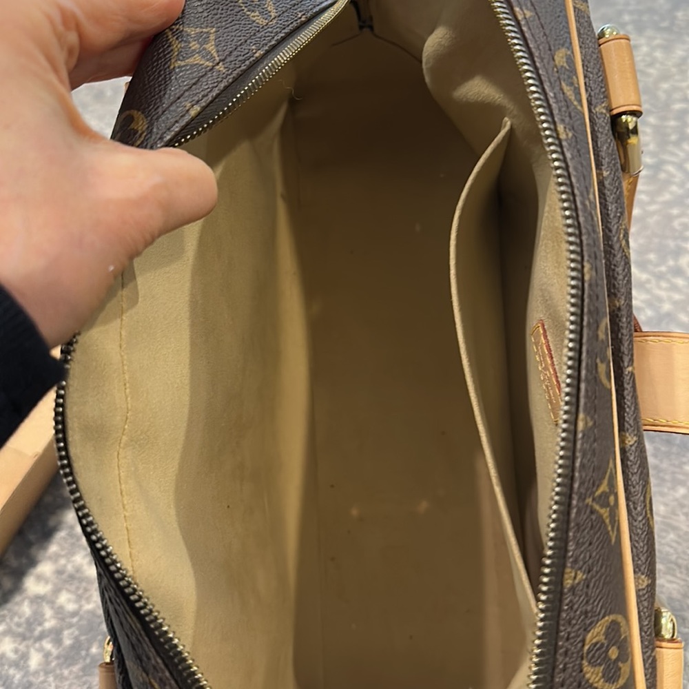LOUIS VUITTON MANHATTAN GM WORN ONCE WITH ORIGINAL DUST BAG - Picture 11 of 16